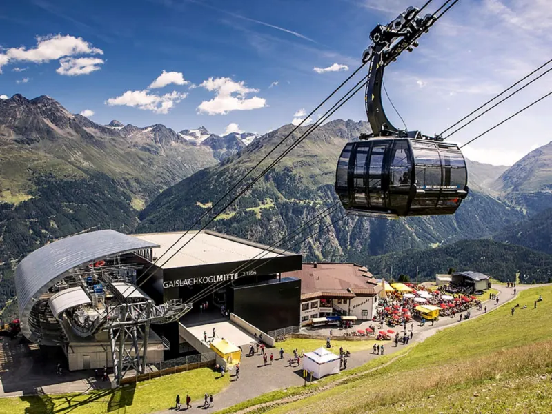 Fest am Berg bei der Mittelstation der Gaislachkogelbahn