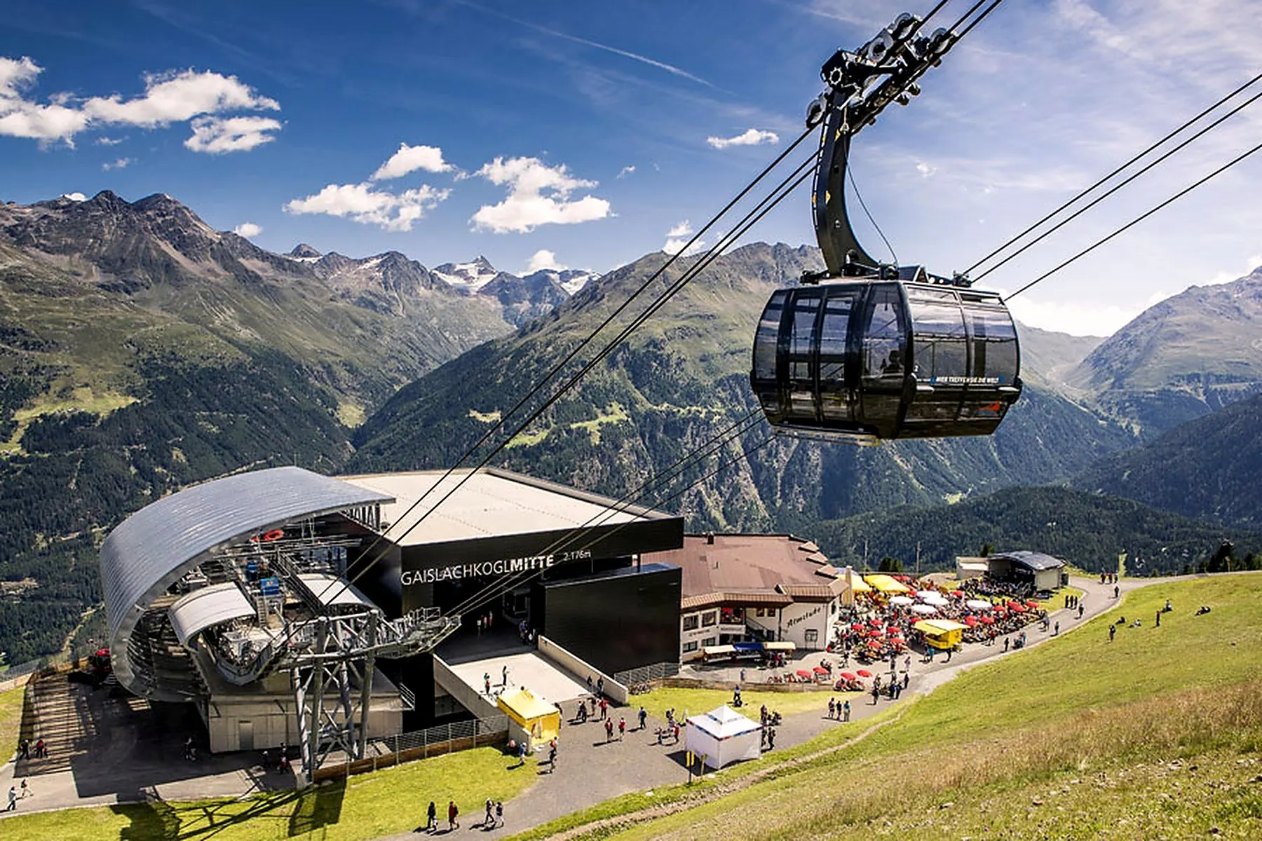 Fest am Berg bei der Mittelstation der Gaislachkogelbahn