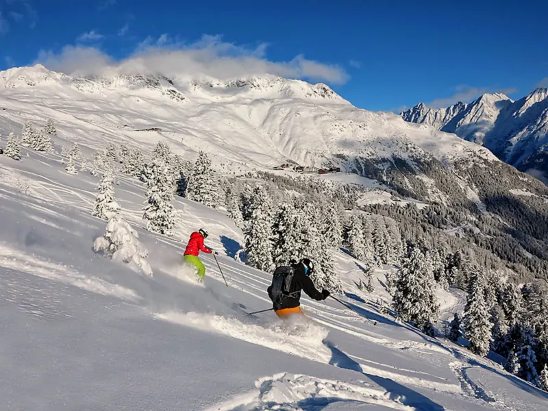 Freerider im Tiefschnee über Sölden