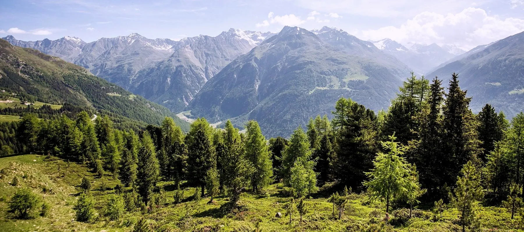 Die Ötztaler Alpen über Sölden im Sommer