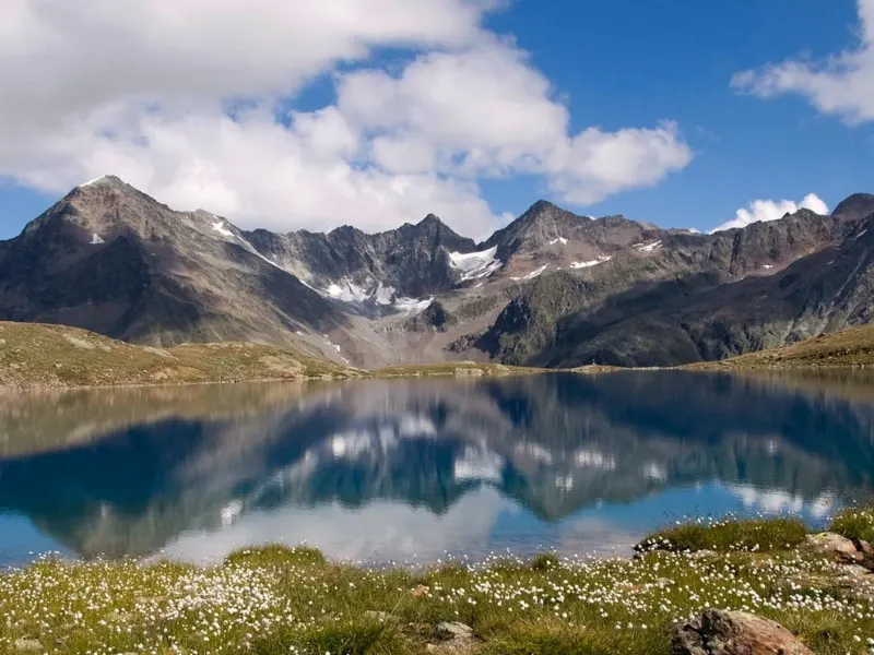 Der Wannenkarsee unter den Gipfeln der Ötztaler Alpen